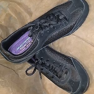 Skechers womens black relaxed fit memory foam sneakers 11